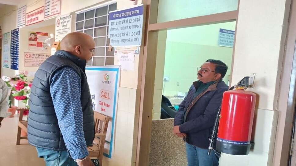 सीएमएचओ सहित चिकित्सा अधिकारियों ने किया चिकित्सा संस्थानों का औचक निरीक्षण