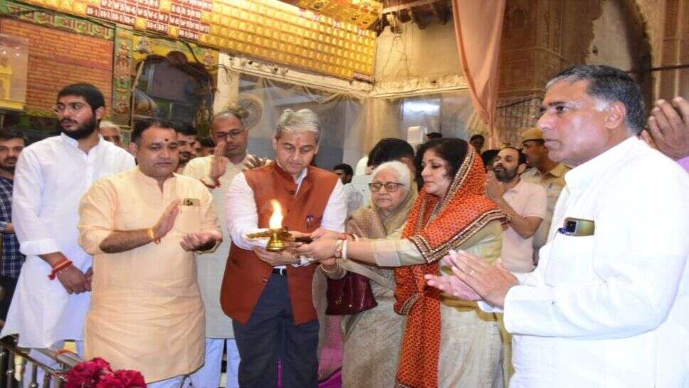 मुख्य सचिव सुधांश पंत सालासर आये, बालाजी मंदिर में दर्शन कर प्रदेश की खुशहाली के लिए कामना की