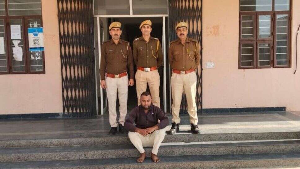पुलिस की गाड़ी को कैंपर से टक्कर मारने वाला गिरफ्तार