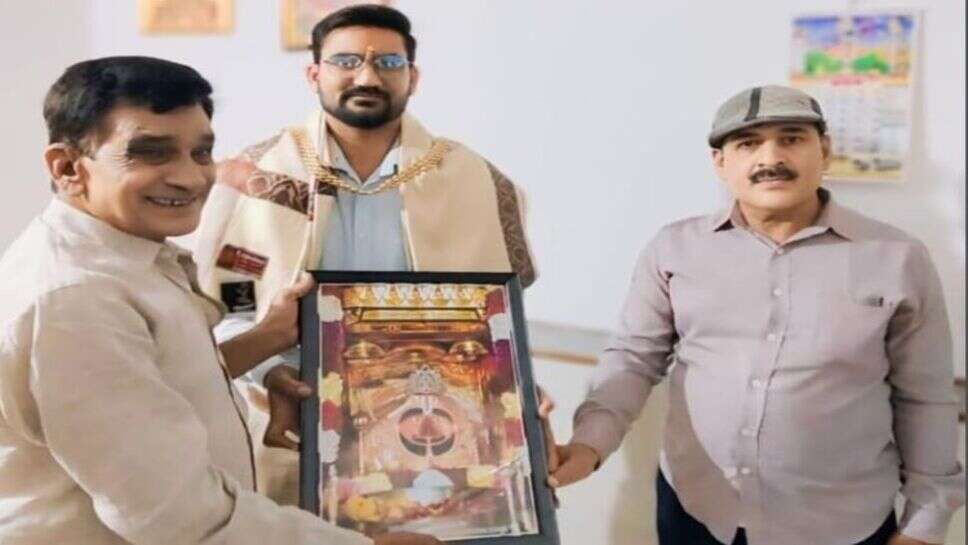 जन-जागृति अभियान को लेकर किया कवि हरीश शर्मा का सम्मान