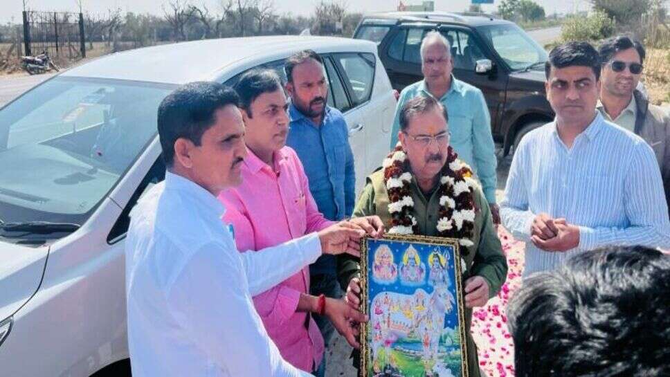 पूर्व मंत्री एवं झुंझुनू लोकसभा प्रभारी अरुण चतुर्वेदी का किया स्वागत