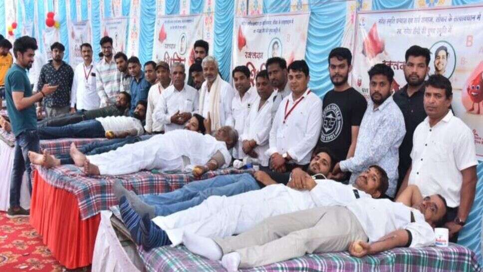 स्व. नरेश सैनी की स्मृति में आयोजित स्वैच्छिक रक्तदान शिविर में मील ने किया 108 वीं बार रक्तदान