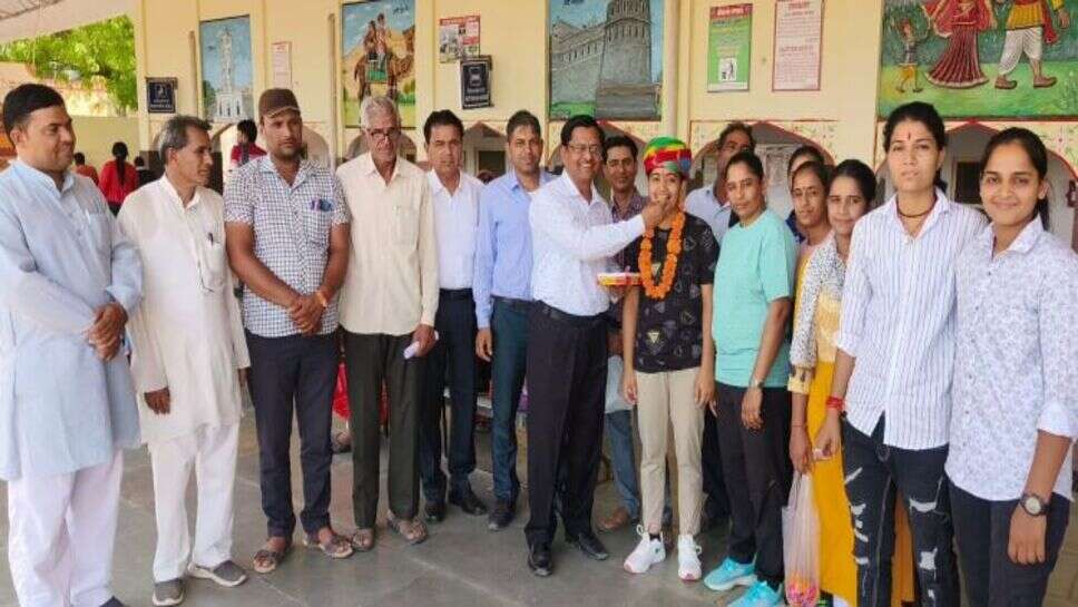 अंतर्राष्ट्रीय स्तर पर चूरू की चमक बिखेरने के लिए हर्षोल्लास के साथ रवाना किया शारदा कंवर को