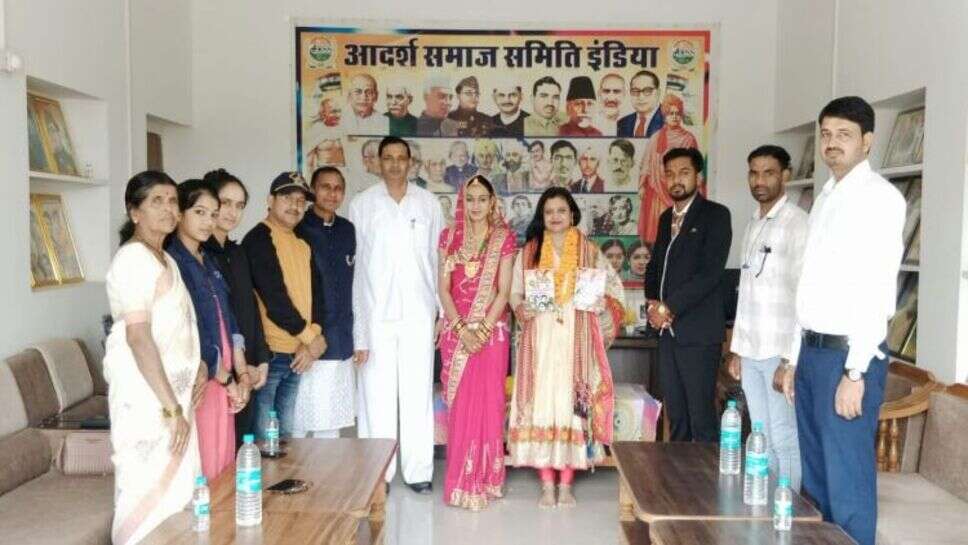 आदर्श समाज समिति इंडिया के कार्यालय में अभिनेत्री श्री मेसवाल का किया सम्मान