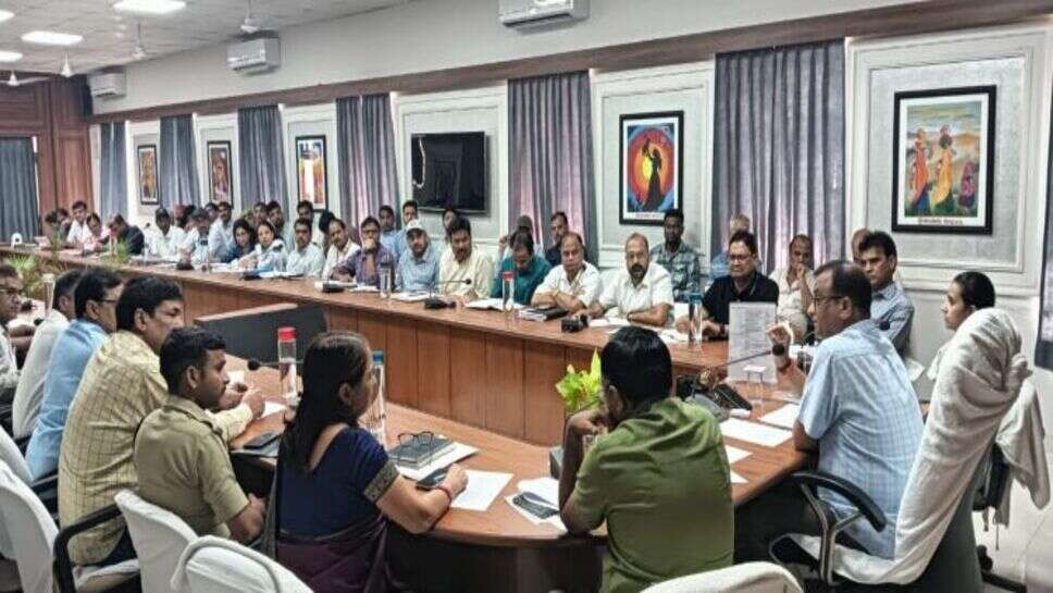 जिला आबकारी अधिकारी को नोटिस जारी करने के दिए निर्देश