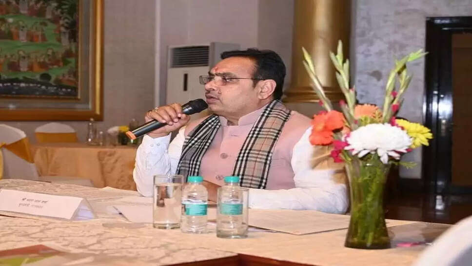 बीकानेर हाउस में सोमवार को राजस्थान के सांसदों, केंद्रीय मंत्रियों और जनप्रतिनिधियों के साथ बैठक की। इस दौरान प्रदेश के विकास से जुड़े विभिन्न विषयों पर विचार-विमर्श किया। 