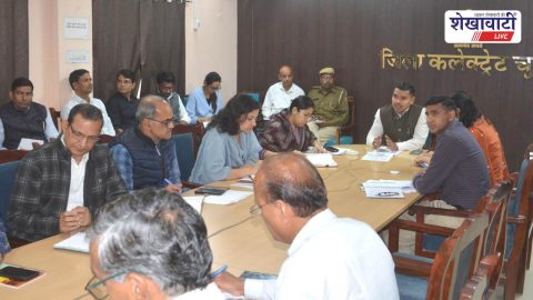 Churu Collector reviewing Sampark portal complaints in meeting