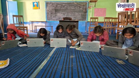 Students learning computational thinking in Pragati Lab