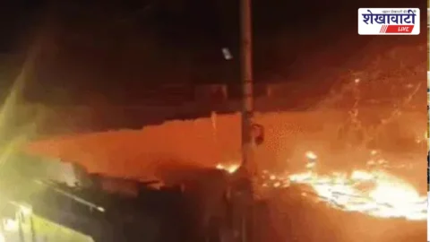 Churu News : पटाखे की चिंगारी से भड़की भीषण आग, स्कूल के पास मचा हड़कंप | Massive Fire Erupts from Firecracker Spark