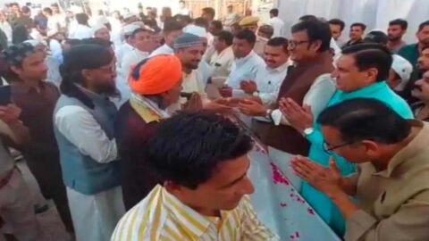 Thousands offer Eid prayers at Eidgah in Churu city