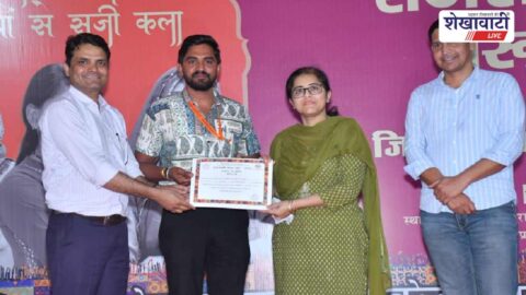 Women showcasing products at Rajsakhi fair Churu with officials