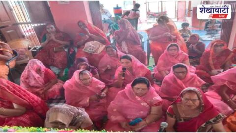 Devotees chanting Hanuman Chalisa at Chetakhedi temple Chhapar