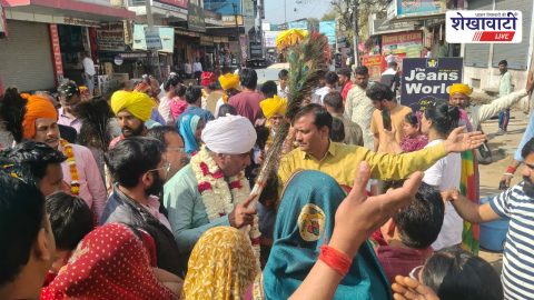 Devotees welcomed with flower shower in Chirawa