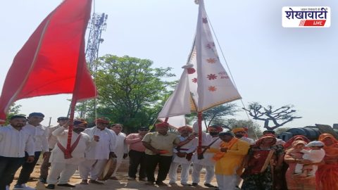 Devotees carrying Nahar Singh Dada flag to temple