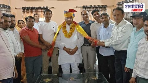 Villagers honour philanthropist Bhagwati Prasad Kedia at Kajra Holi event