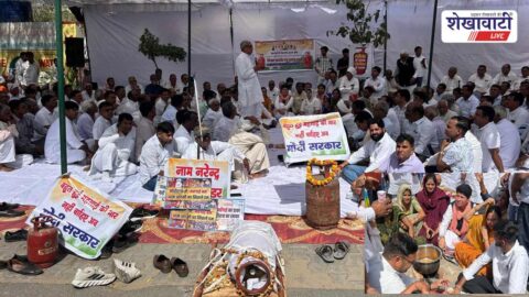 Congress workers protest gas shortage and BJP government failure