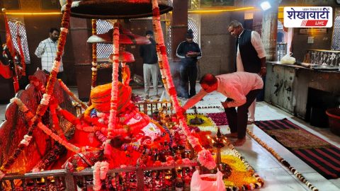 District Collector Mukul Sharma offering prayers at Rings temple