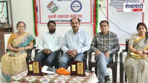 Sikar News : लोकतांत्रिक अधिकारों पर छात्राओं को दी जानकारी