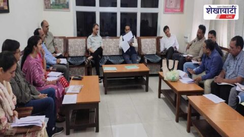 Officials meeting in Sikar reviewing LPG supply and government schemes