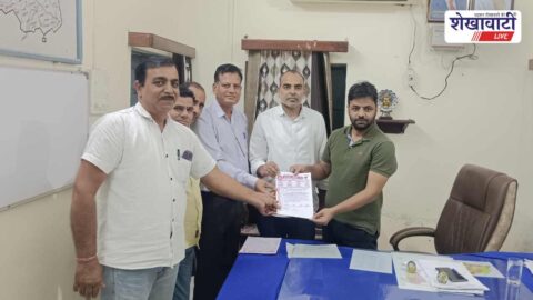 Teachers submit memorandum demanding pending honorarium in Ratangarh SDM office