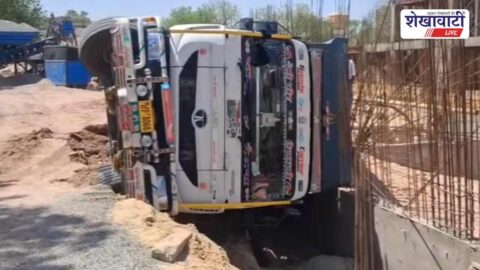 Sand loaded dumper overturned at Churu collectorate construction site
