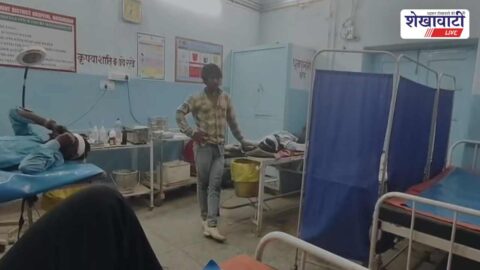 Bike accident near divider in Ratangarh injures three riders