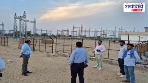 District Collector inspecting 132 KV GSS Dallusar Churu officials present