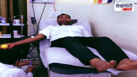 Vikas Alha donating blood at BDK hospital Jhunjhunu blood bank