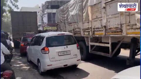 Traffic jam caused by broken dumper Chirawa Surajgarh road