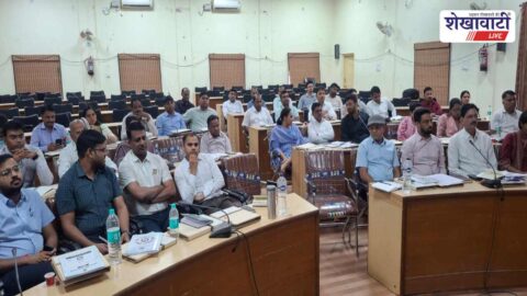 Officials training for Census 2027 self enumeration in Sikar district