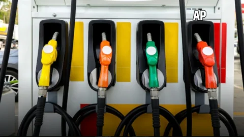 Petrol Diesel Price Hike: तेल की कीमतों में आज सुबह फिर बढ़ोतरी, मई में तीसरी बार बढ़े पेट्रोल-डीजल के रेट, अब ये है प्रति लीटर भाव