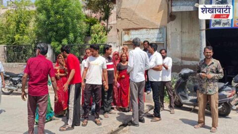 Residents protest outside JEN office over water shortage in Ratangarh
