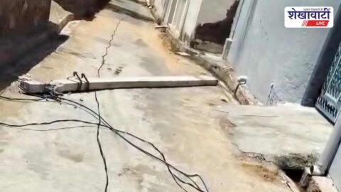 Electric poles collapse during street light repair in Ratangarh