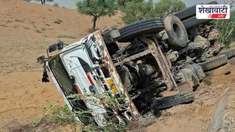 Overturned truck near Kharia village on Sardarshahar Churu road