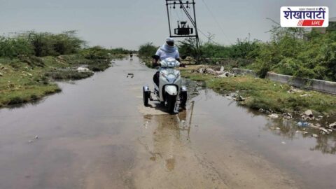 Churu News : मार्ग बदहाल: सड़कों पर भरा पानी, लोग परेशान