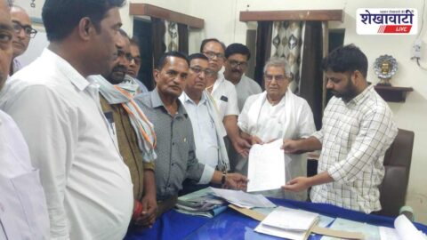 Churu News : कामगार समाज का प्रदर्शन: अन्याय के खिलाफ सौंपा ज्ञापन