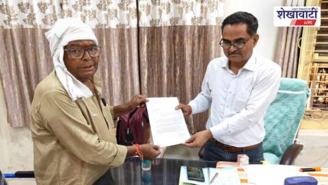 Residents protest voltage fluctuation issues in Ratangarh ward 28