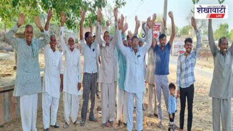Villagers protesting against water shortage in Jaisangsar village Churu