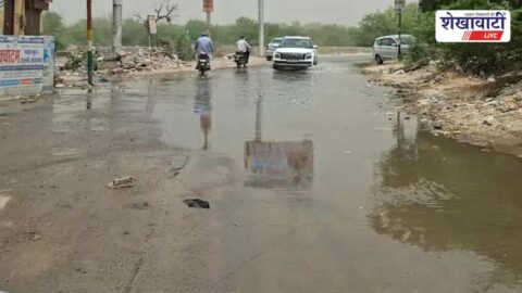 Dirty water accumulated on road due to blocked drain in Sardarshahar