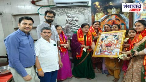Chief Justice family offering prayers at Salasar Balaji temple