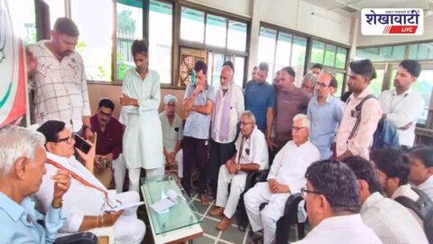 Former MLA Abhinesh Maharshi addressing public hearing in Ratangarh