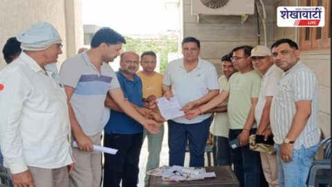 Shanti Colony residents submitting memorandum to Churu MLA