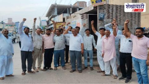 Protest against dirty public toilets near post office Sadulpur