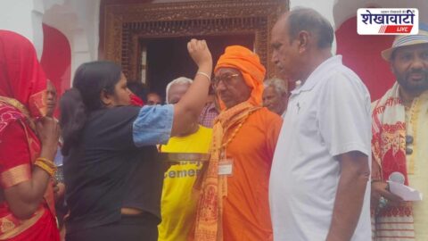 Karsevak Govindram Kumawat performs mundan at Ayodhya Ram Ghat