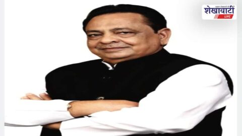 Congress leader Rafiq Mandelia addressing inflation and fuel price issue