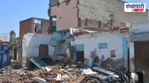 Residents remove encroachments voluntarily near Eidgah Chowk in Sikar