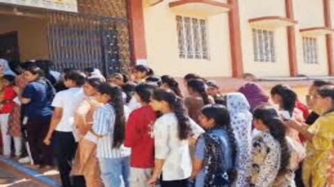 Candidates appearing in lab assistant geography exam in Sikar district