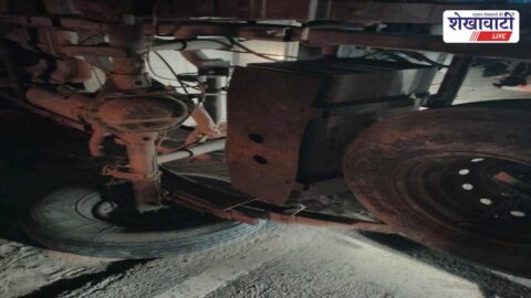 Overturned pickup vehicle damaged badly on Fatehpur Sikar highway