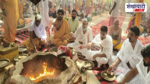 Devotees offering ahutis during Shri Ram Mahayagya in Ajitgarh