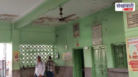 Passengers waiting at Ratangarh bus stand amid heat